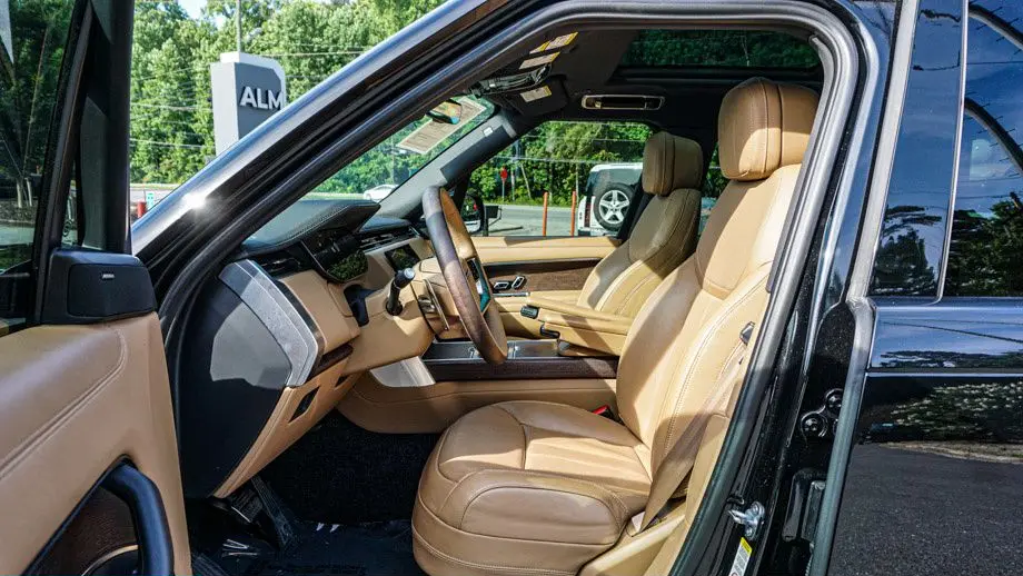2023 Land Rover Range Rover P530 SE