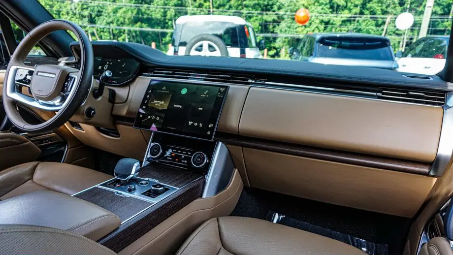 2023 Land Rover Range Rover P530 SE