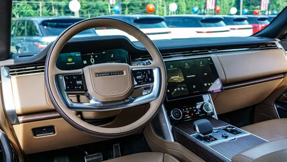 2023 Land Rover Range Rover P530 SE
