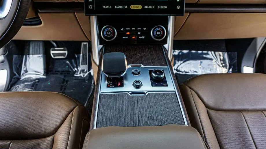 2023 Land Rover Range Rover P530 SE