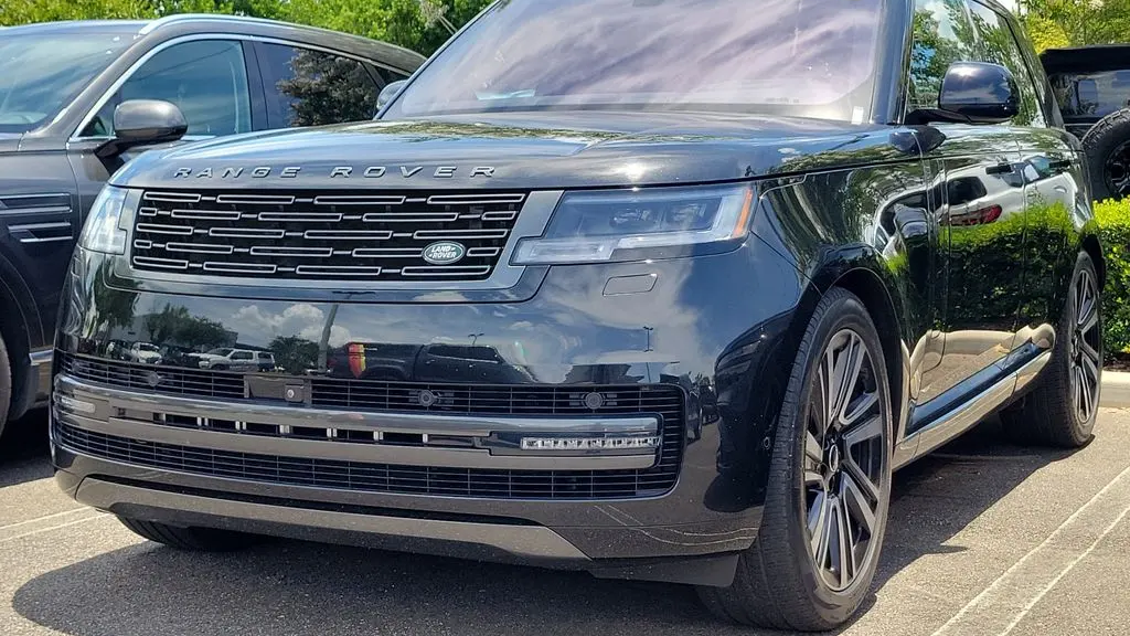 2023 Land Rover Range Rover P530 SE