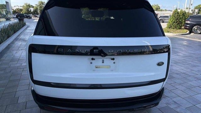 2023 Land Rover Range Rover P530 SE