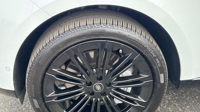 2025 Land Rover Range Rover P530 SE