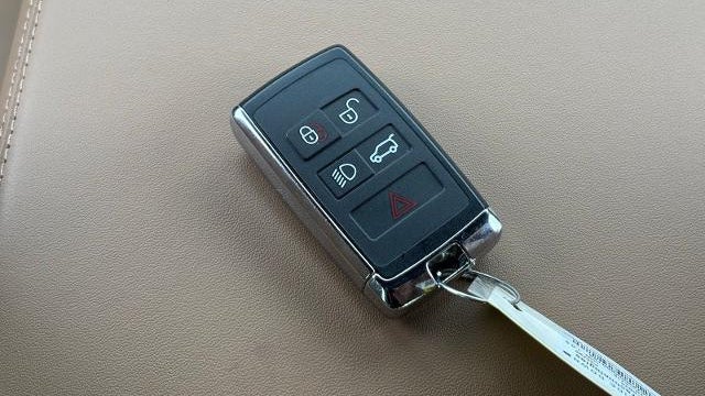 2025 Land Rover Range Rover P530 SE