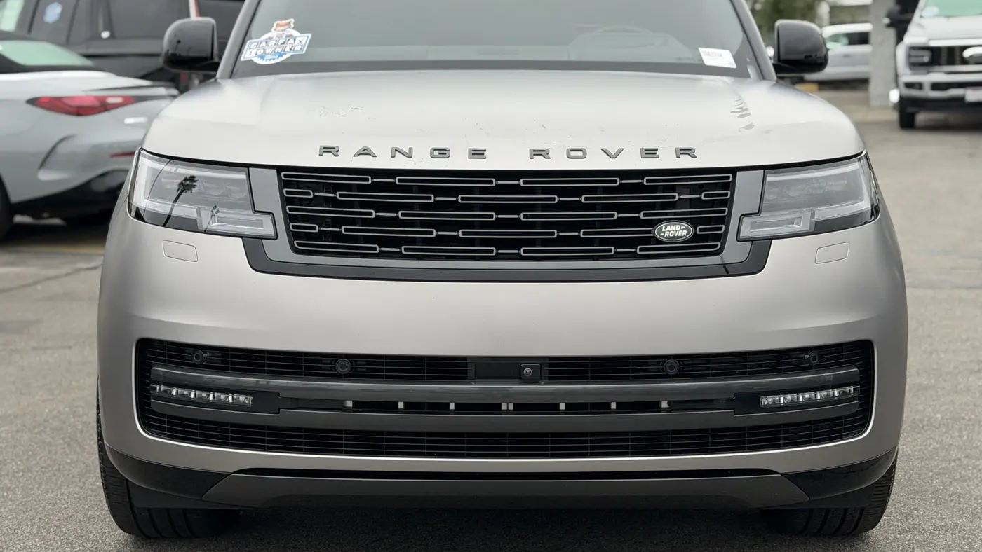 2025 Land Rover Range Rover P530 SE