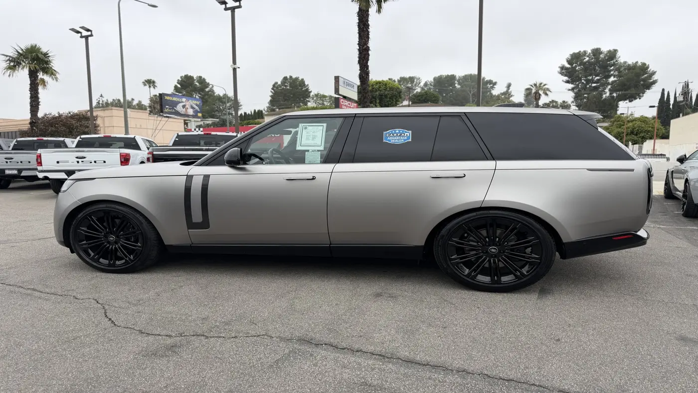 2025 Land Rover Range Rover P530 SE