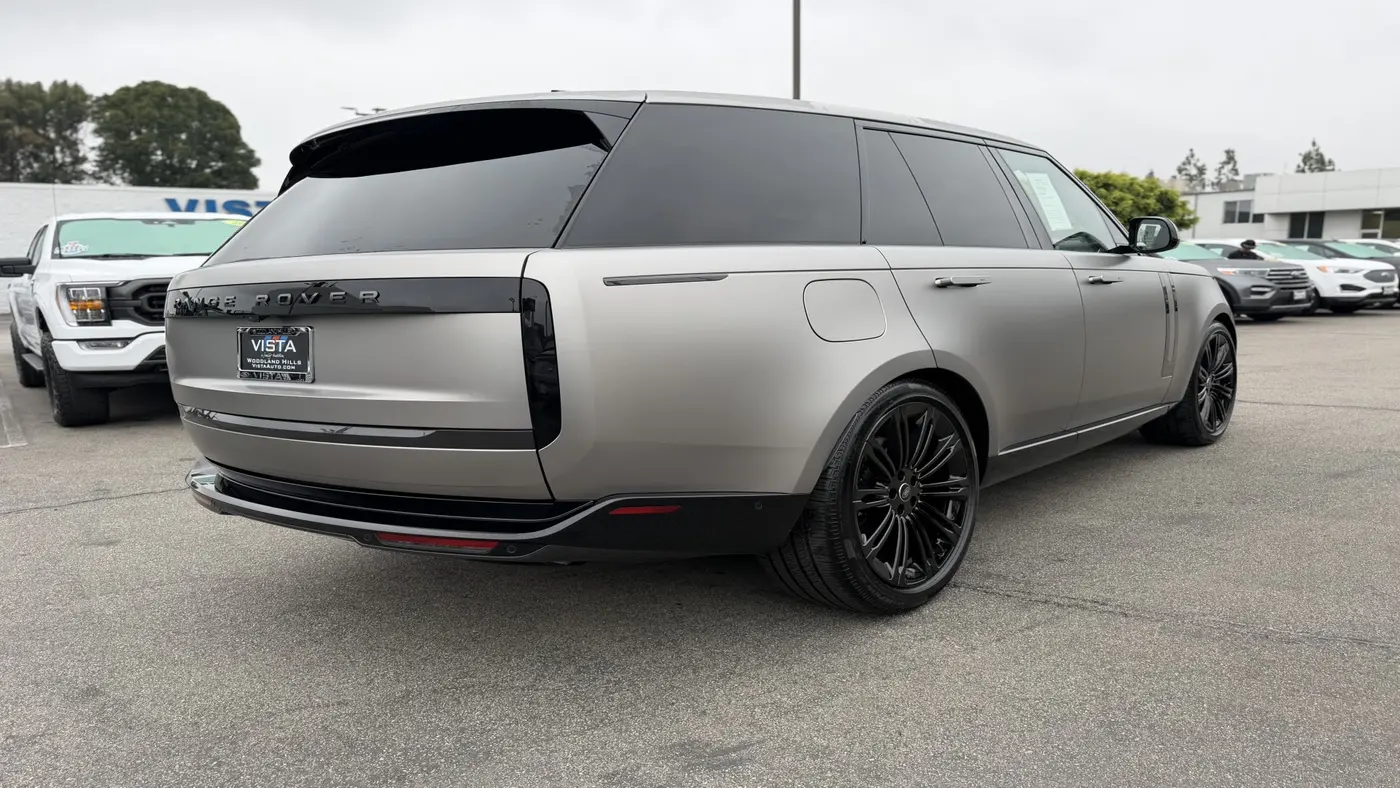 2025 Land Rover Range Rover P530 SE