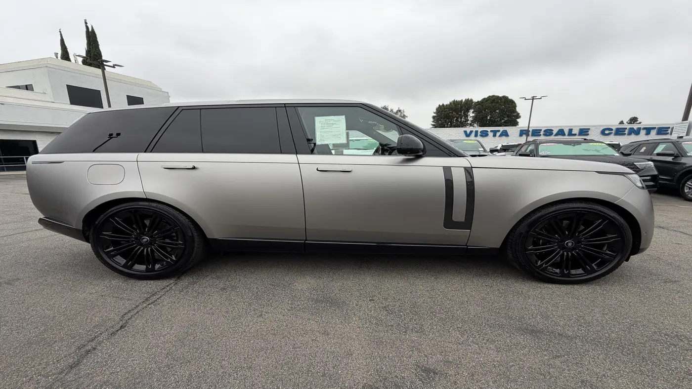 2025 Land Rover Range Rover P530 SE