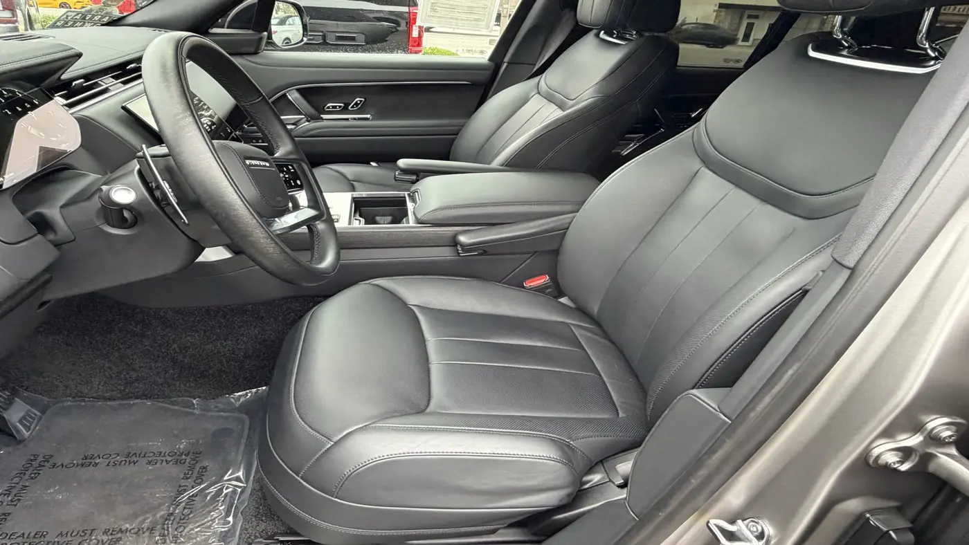 2025 Land Rover Range Rover P530 SE