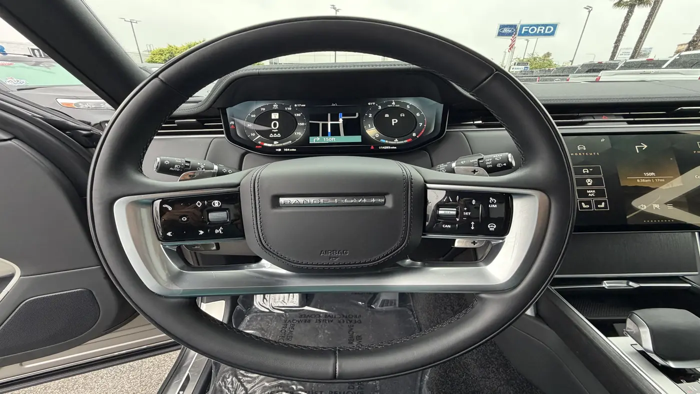 2025 Land Rover Range Rover P530 SE