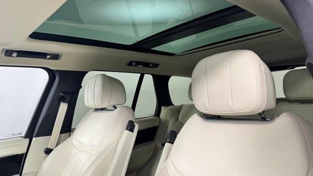 2025 Land Rover Range Rover P530 SE
