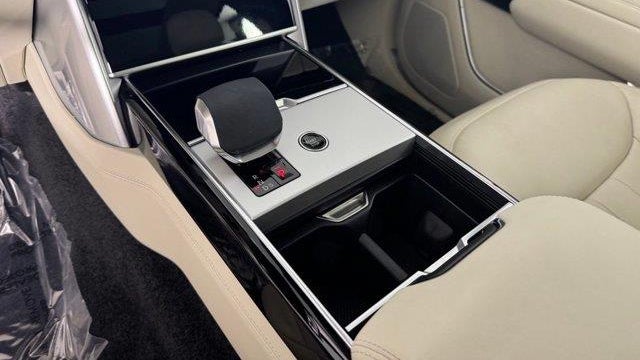 2025 Land Rover Range Rover P530 SE