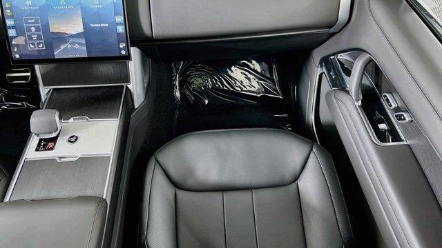 2025 Land Rover Range Rover P530 SE