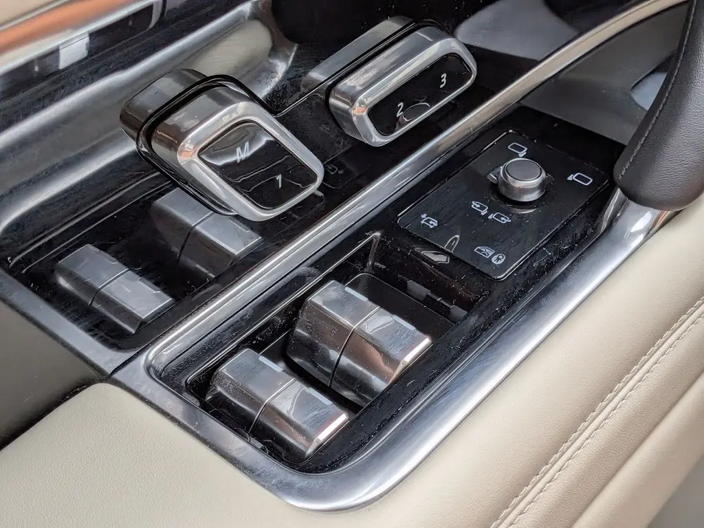 2025 Land Rover Range Rover - $107,676