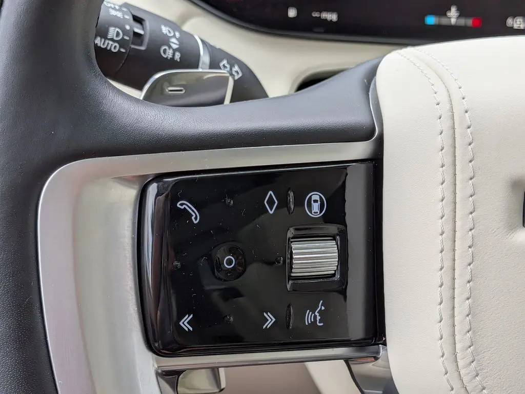2025 Land Rover Range Rover - $107,676