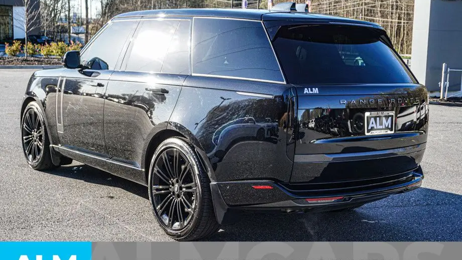 2025 Land Rover Range Rover P530 SE