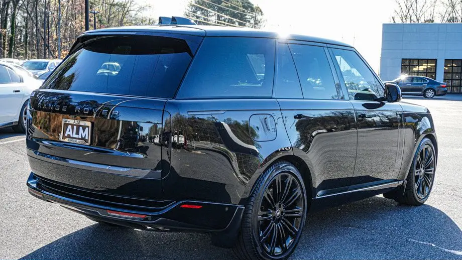 2025 Land Rover Range Rover P530 SE