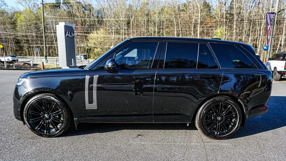 2025 Land Rover Range Rover P530 SE