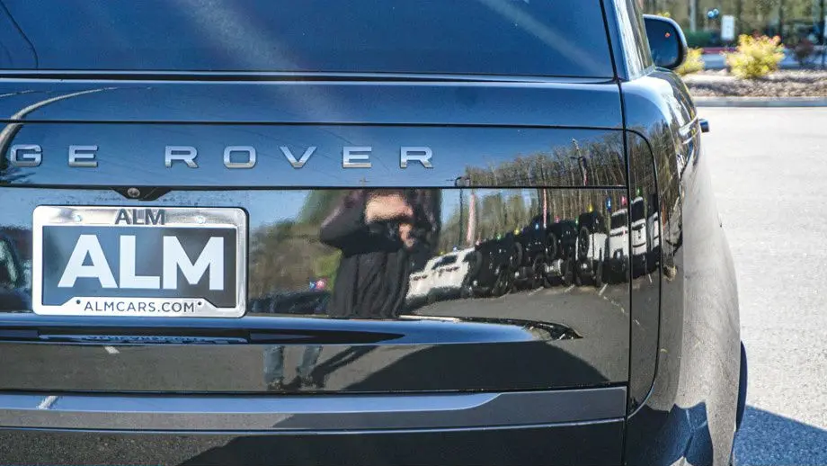 2025 Land Rover Range Rover P530 SE