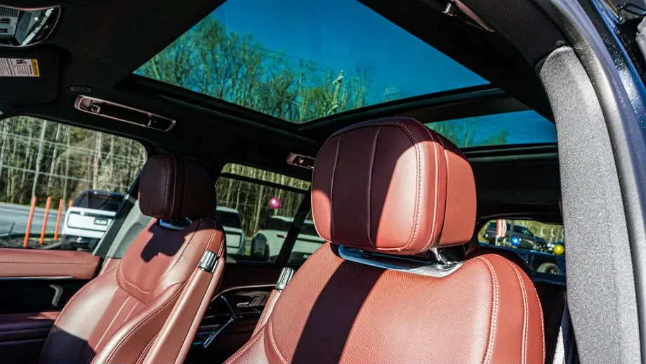 2025 Land Rover Range Rover P530 SE
