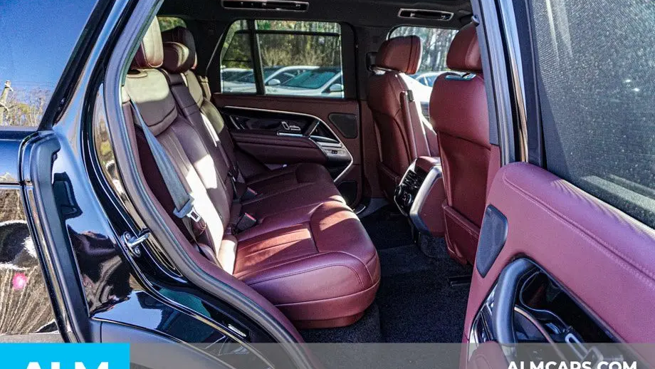 2025 Land Rover Range Rover P530 SE