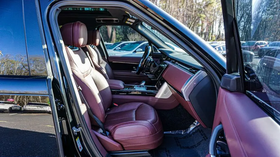 2025 Land Rover Range Rover P530 SE