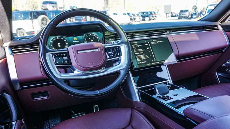 2025 Land Rover Range Rover P530 SE