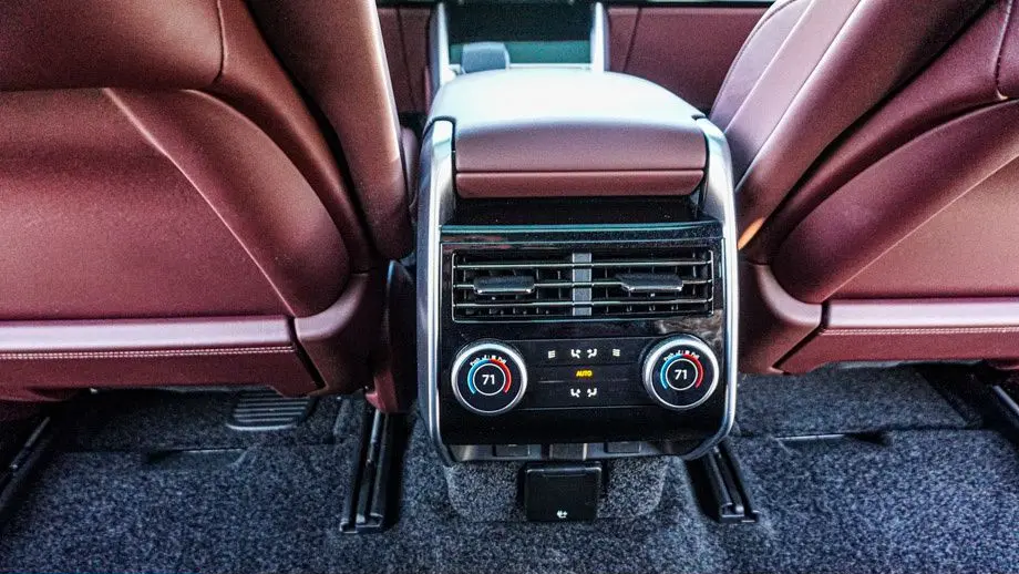2025 Land Rover Range Rover P530 SE