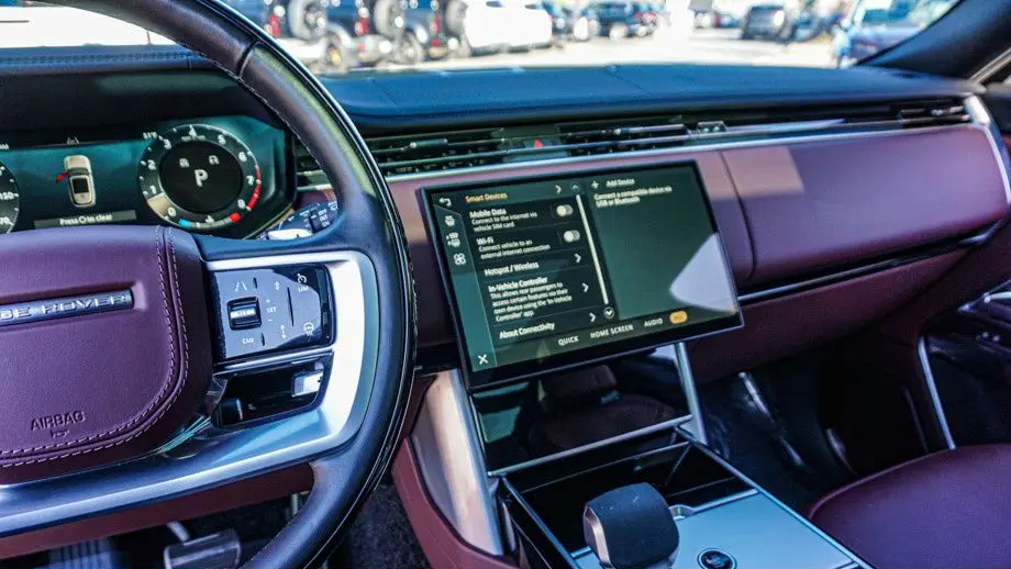 2025 Land Rover Range Rover P530 SE