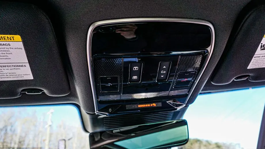 2025 Land Rover Range Rover P530 SE