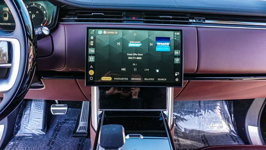 2025 Land Rover Range Rover P530 SE