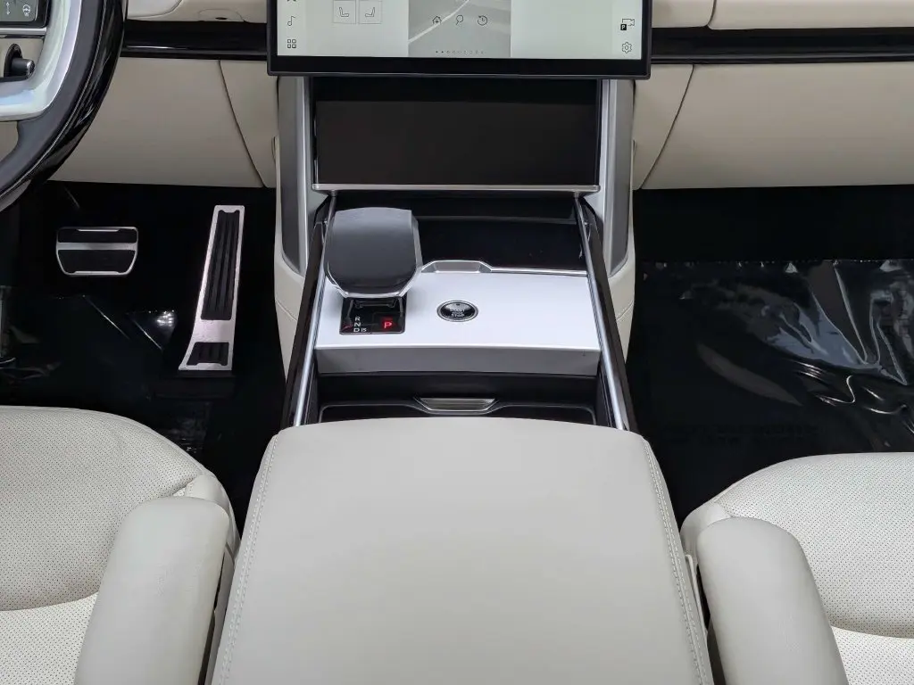 2025 Land Rover Range Rover - $98,497