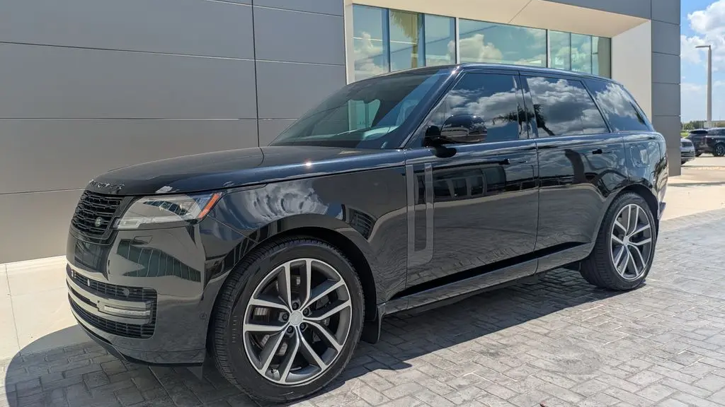 2025 Land Rover Range Rover P550e SE
