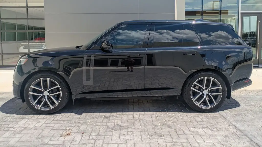 2025 Land Rover Range Rover P550e SE