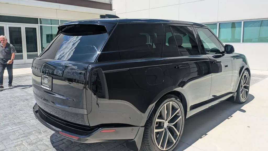 2025 Land Rover Range Rover P550e SE