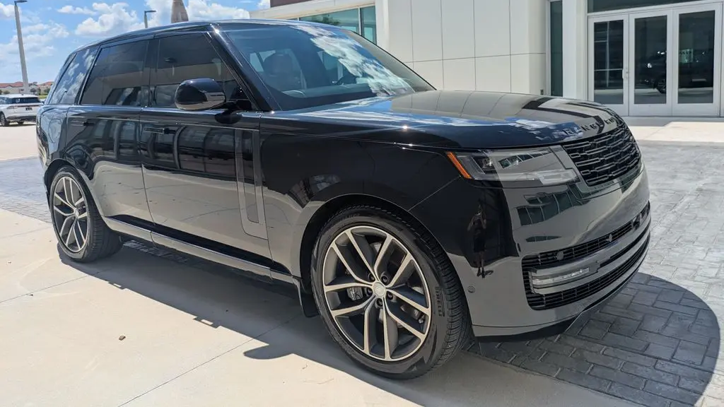 2025 Land Rover Range Rover P550e SE