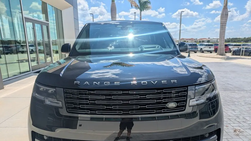 2025 Land Rover Range Rover P550e SE