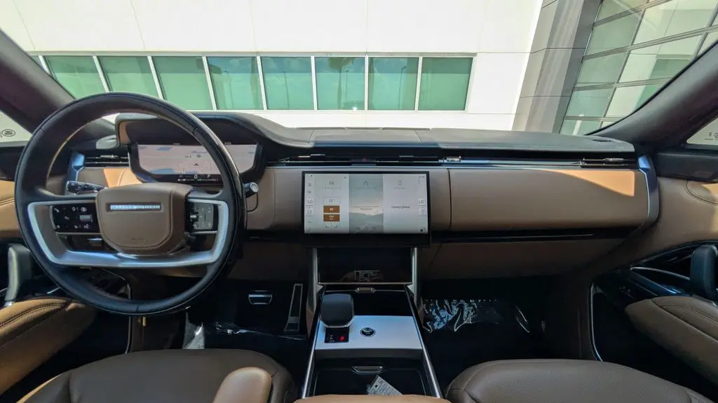 2025 Land Rover Range Rover P550e SE