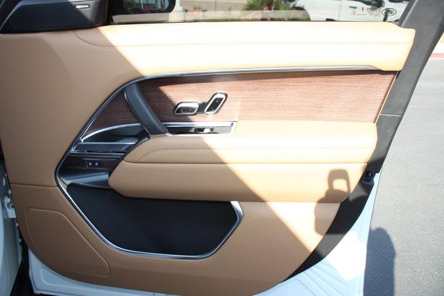 2025 Land Rover Range Rover - $98,995