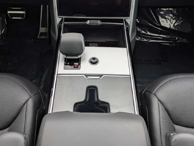 2025 Land Rover Range Rover - $104,088