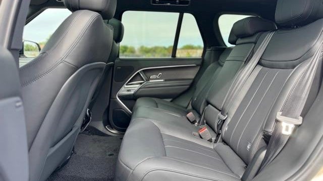 2025 Land Rover Range Rover P400 SE
