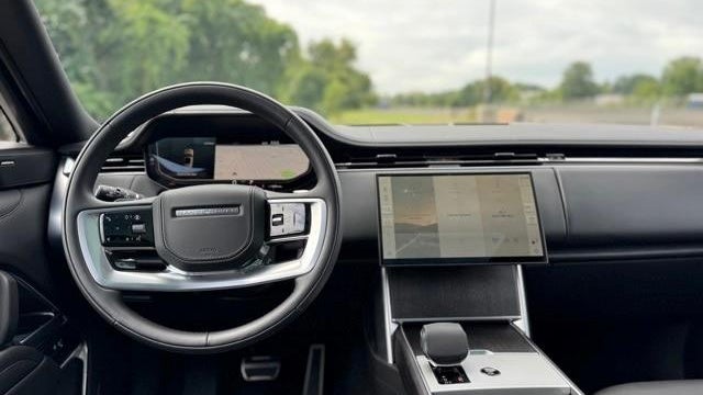 2025 Land Rover Range Rover P400 SE