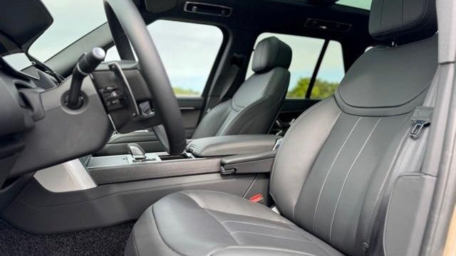 2025 Land Rover Range Rover P400 SE