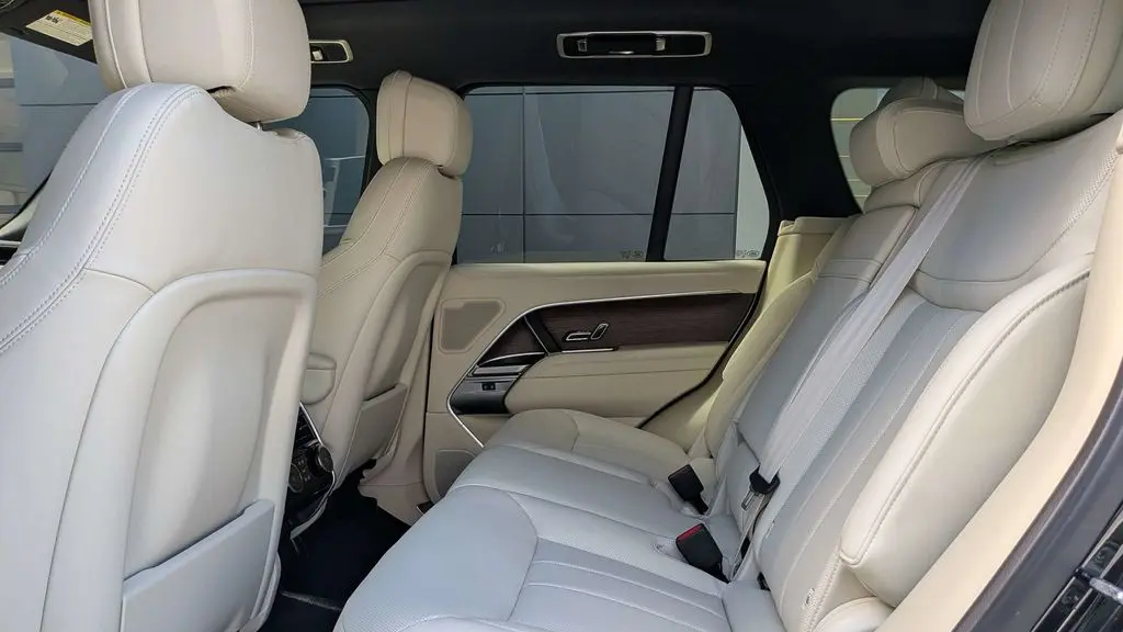 2026 Land Rover Range Rover P400 SE