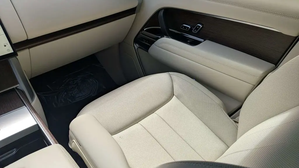 2026 Land Rover Range Rover P400 SE