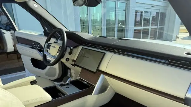 2024 Land Rover Range Rover P400 SE