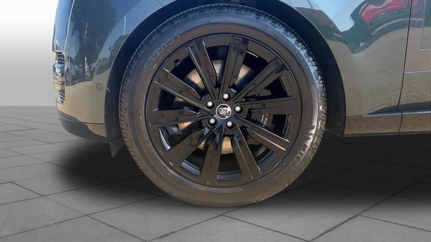 2023 Land Rover Range Rover P530 SE LWB