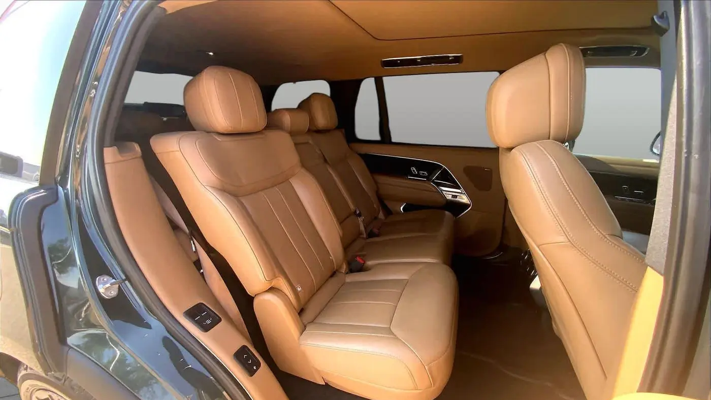 2023 Land Rover Range Rover P530 SE LWB