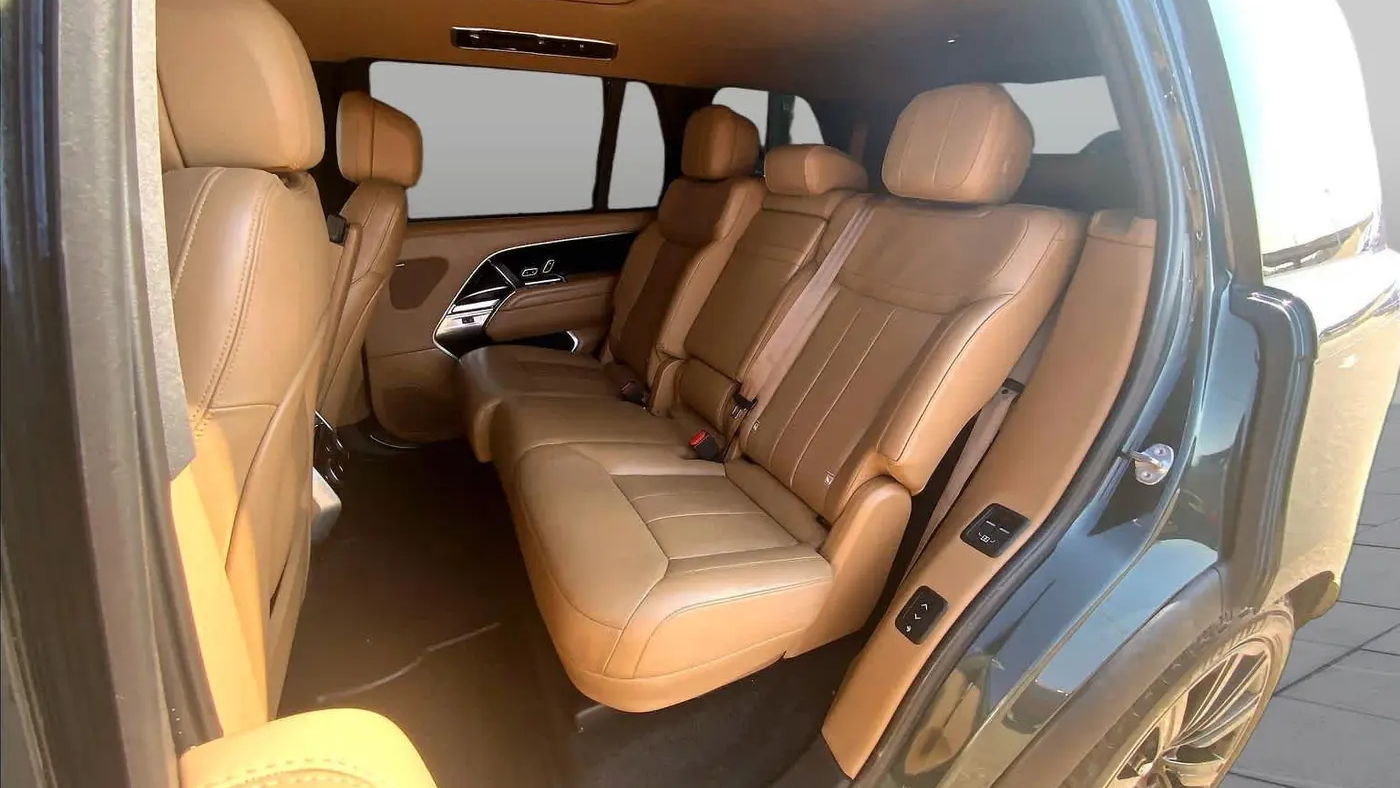 2023 Land Rover Range Rover P530 SE LWB