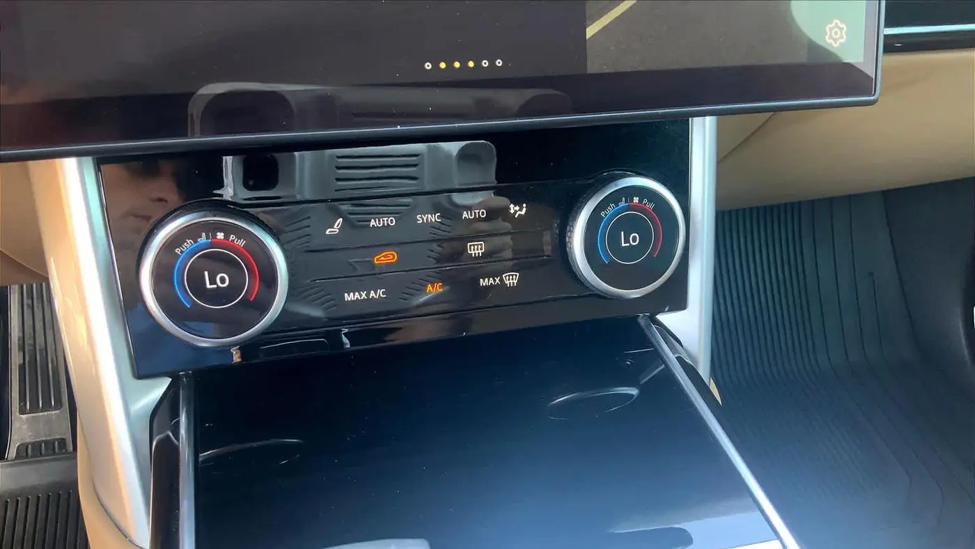 2023 Land Rover Range Rover P530 SE LWB